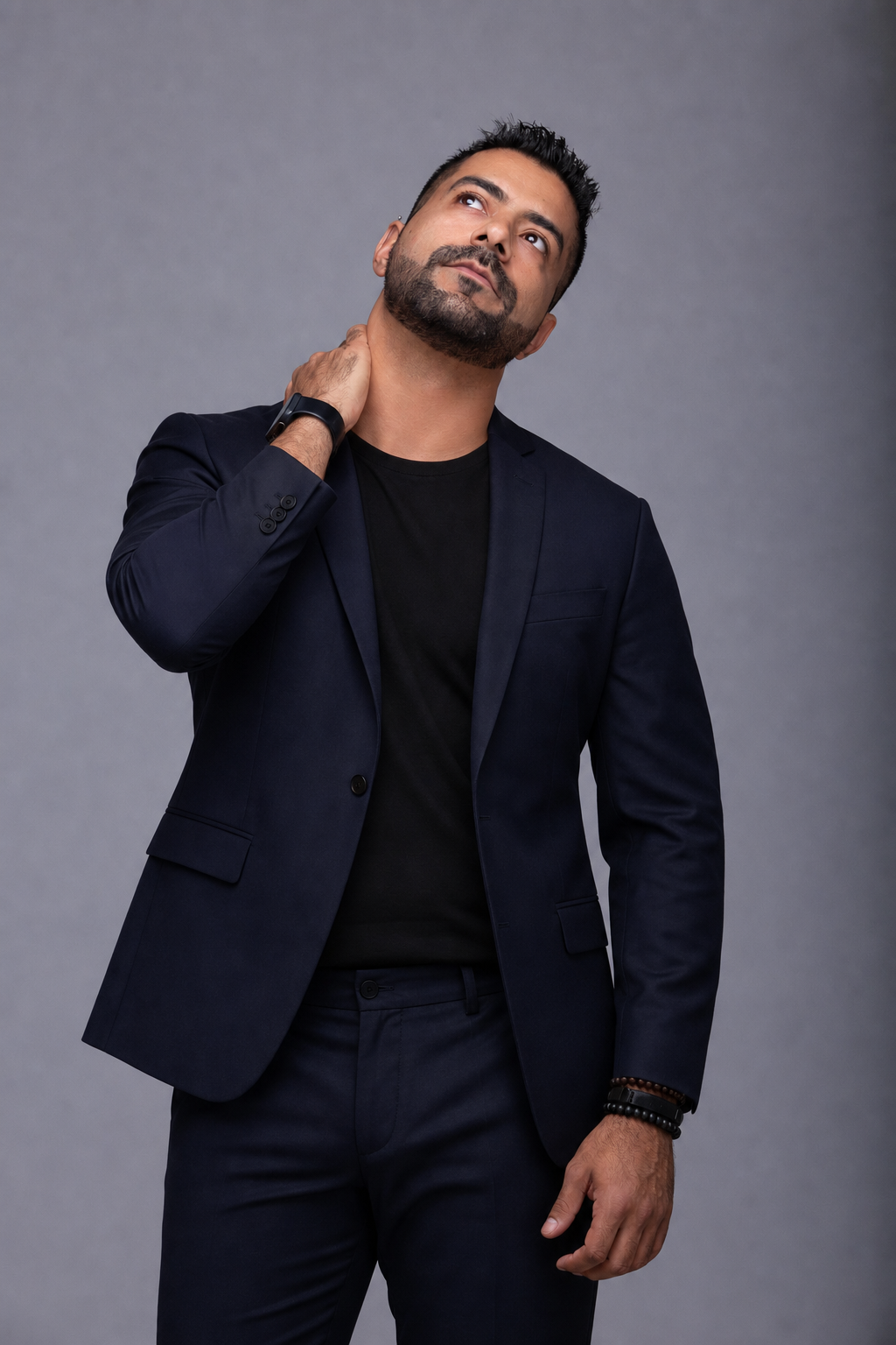 Retrato de Diego Rodrigo usando blazer escuro